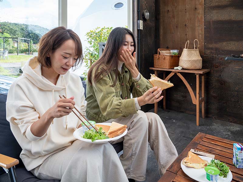 屋根・壁付きの個別BBQスペース