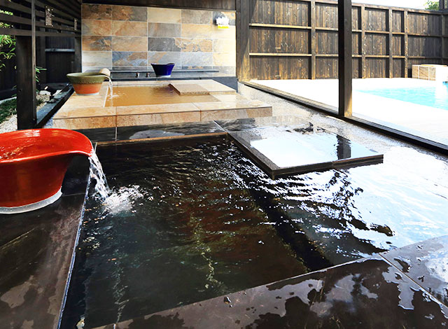 薬湯・岩塩風呂・天然鉱石くぐり湯
